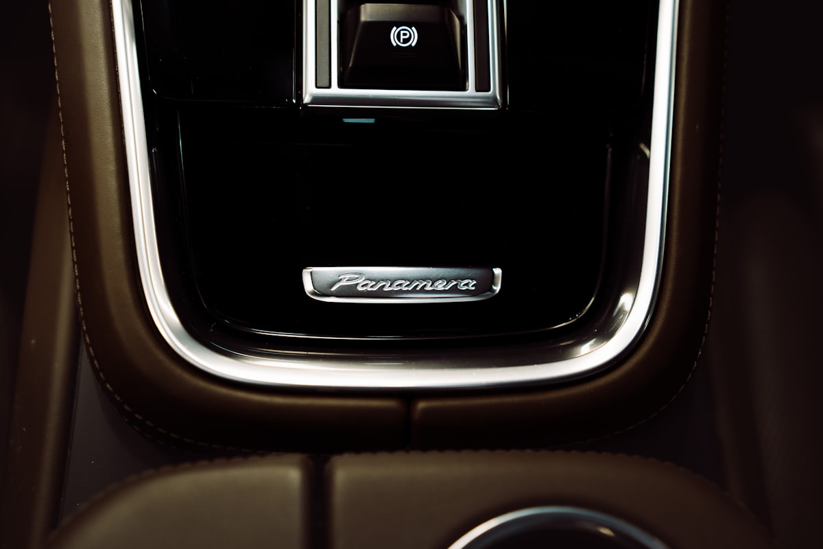 Interni Porsche Panamera — precisione artigianale